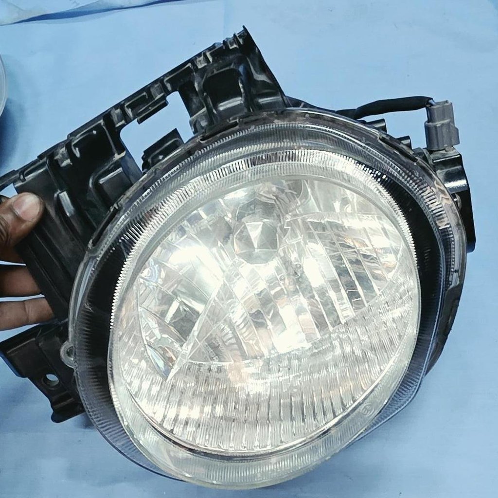 Nissan Juke Headlight – Genuine Used (2010)